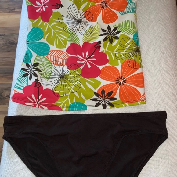 La Blanca 2 Piece Swimsuit, Size 8 - Picture 3 of 9